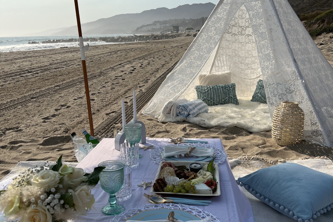 Tiffany blue luxury picnic at the beach